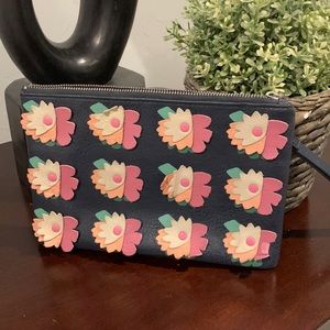 Fossil pouch